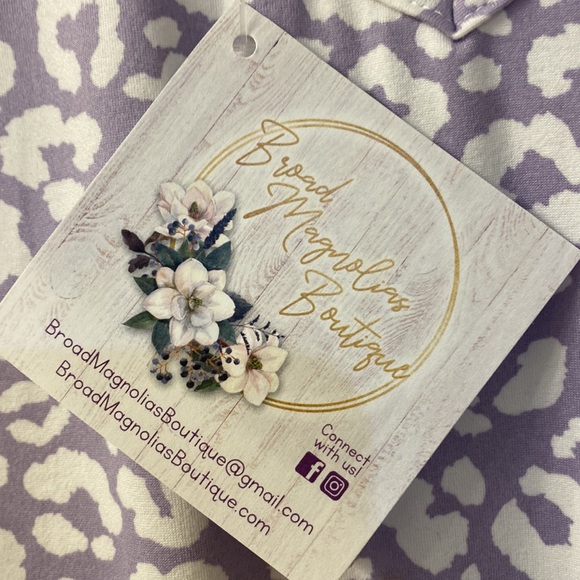 Purple and White ruffle sleeve top. NWT - Picture 5 of 6